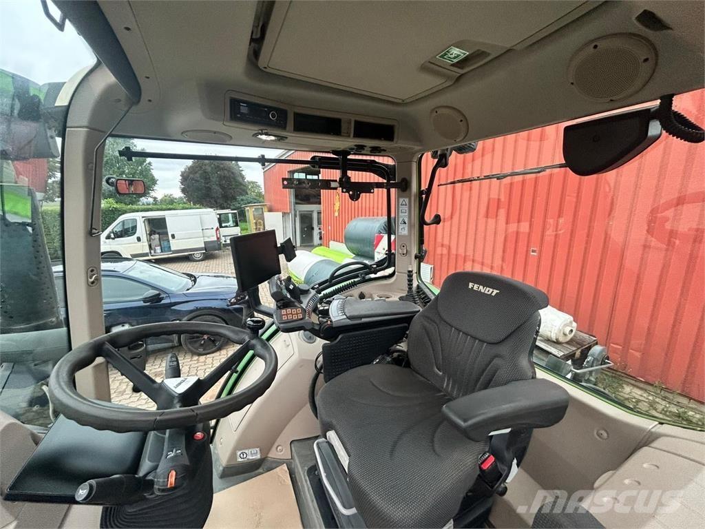 Fendt 724 Vario Tractors
