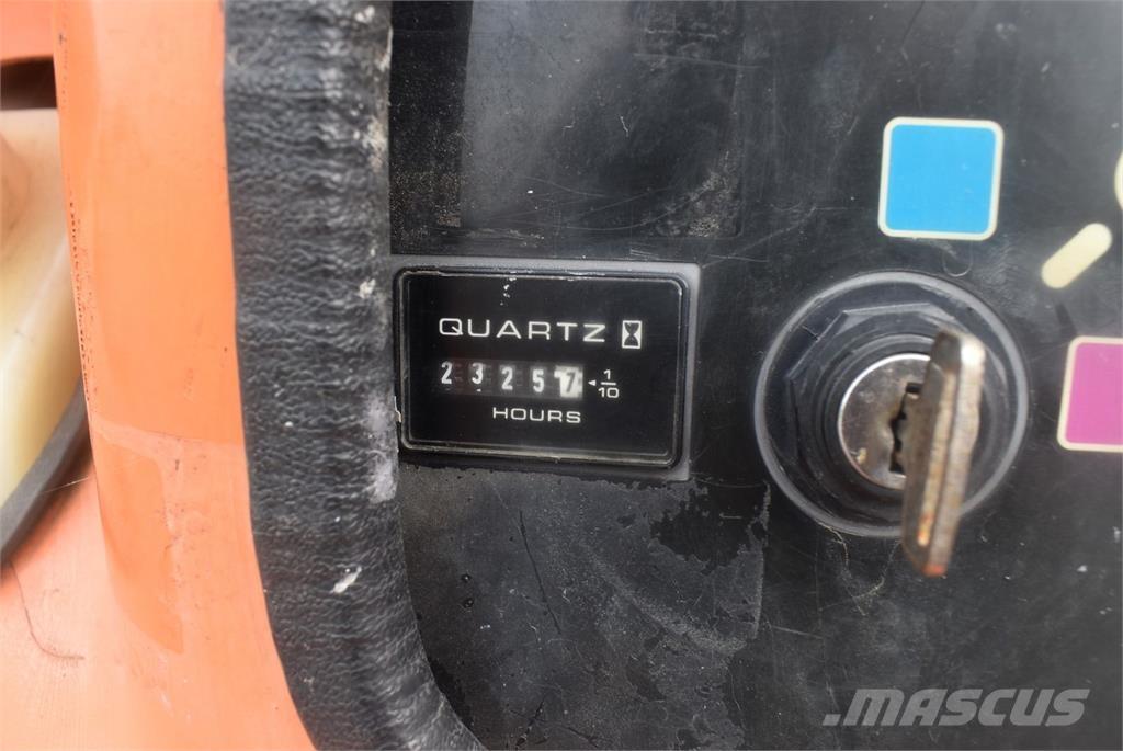 JLG 450AJ Articulated boom lifts