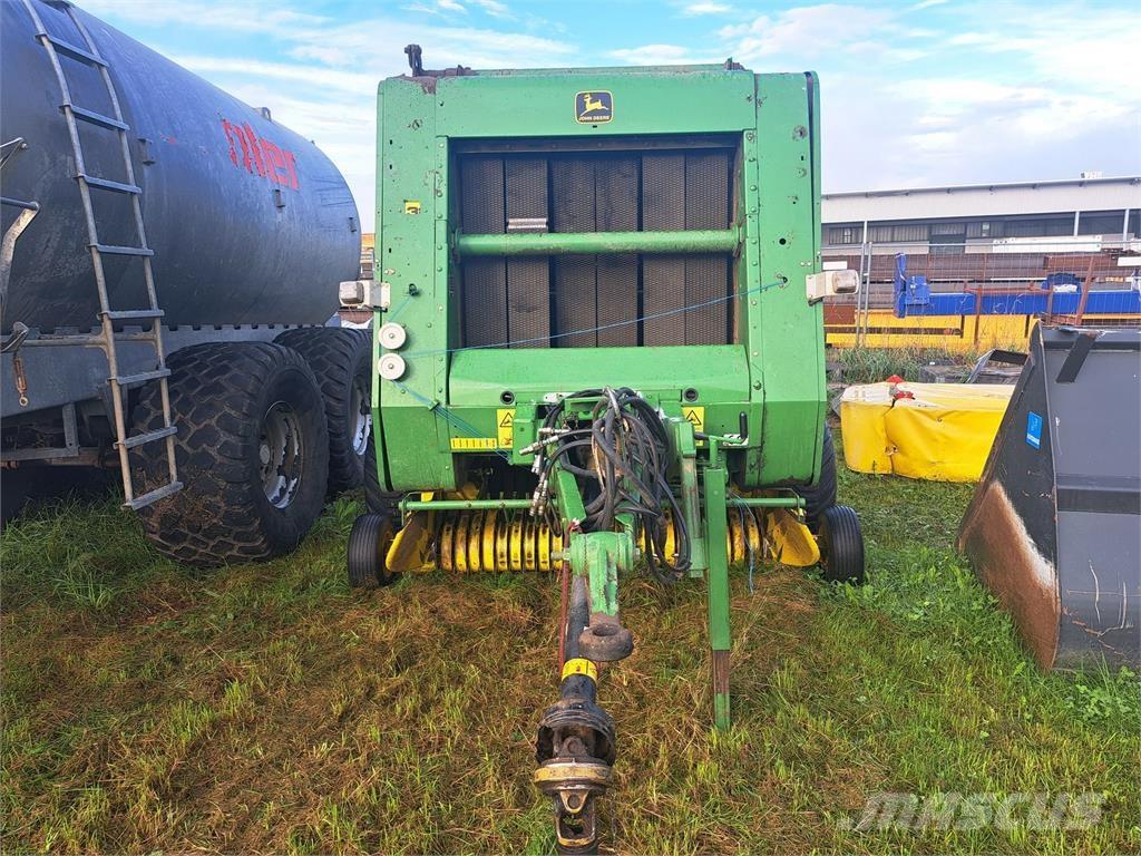 John Deere 570 Round balers