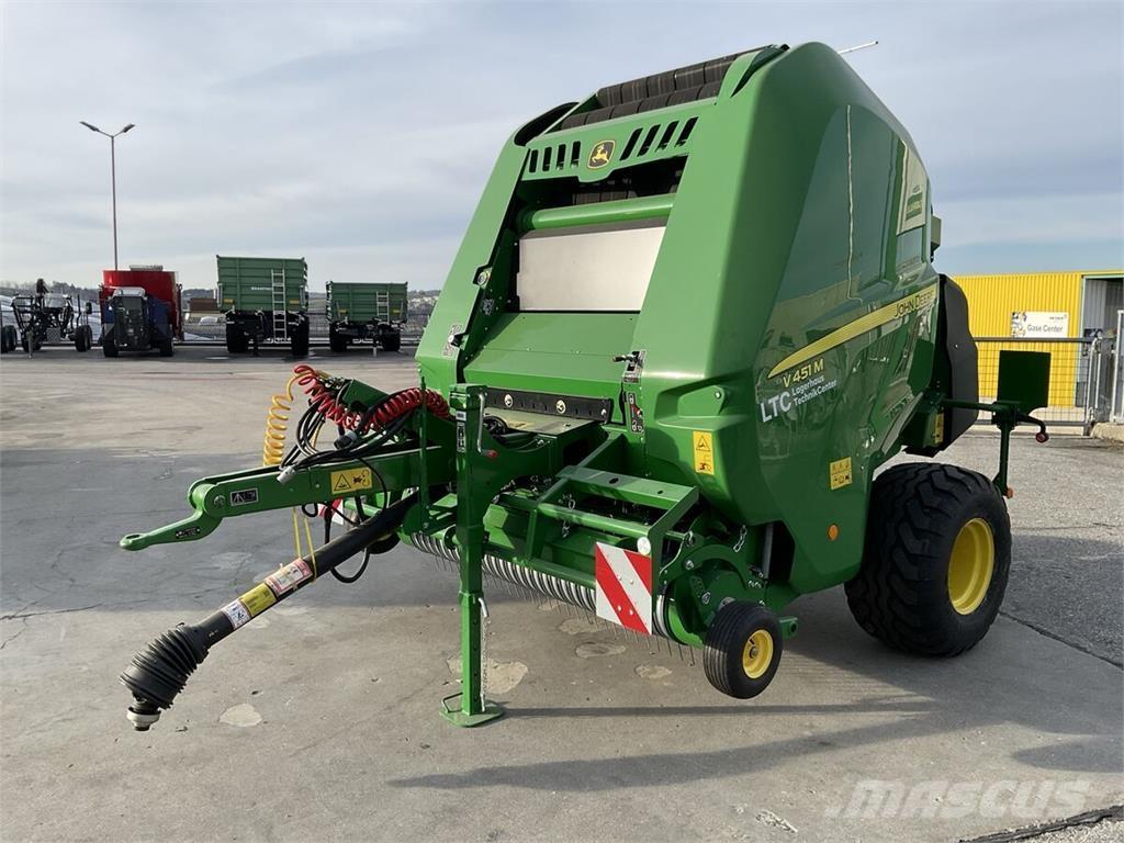 John Deere V451 M Round balers