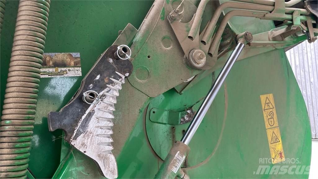 John Deere V461R Round balers
