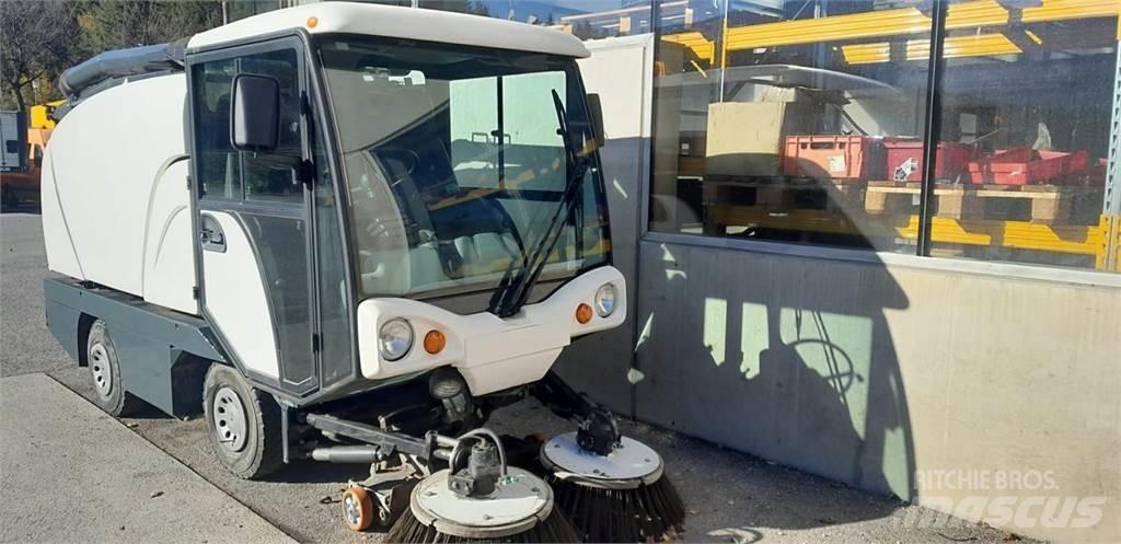 Johnston Compact 40 Groundcare - Others