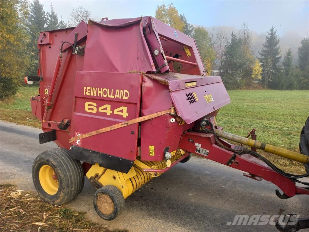 New Holland 644 Round balers