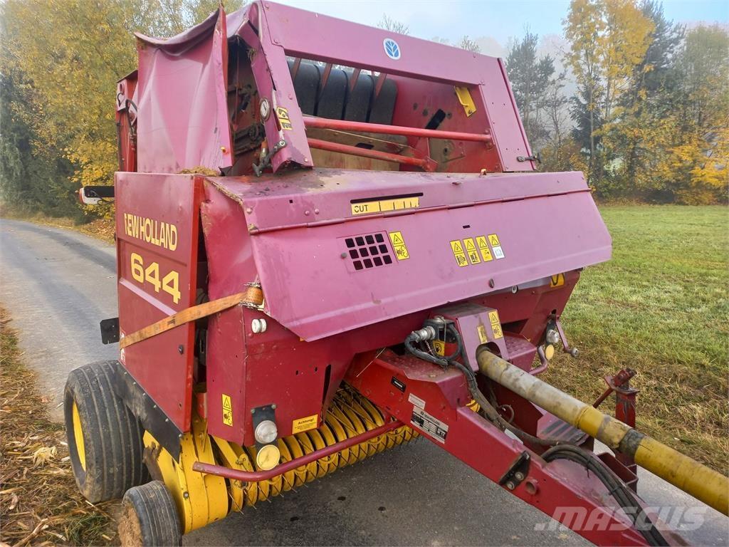 New Holland 644 Round balers