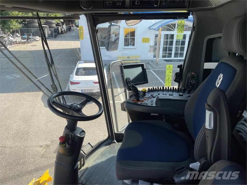 New Holland CX 7.90 Combine harvesters