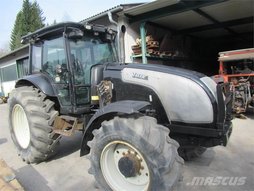 Valtra XM 130 Tractors