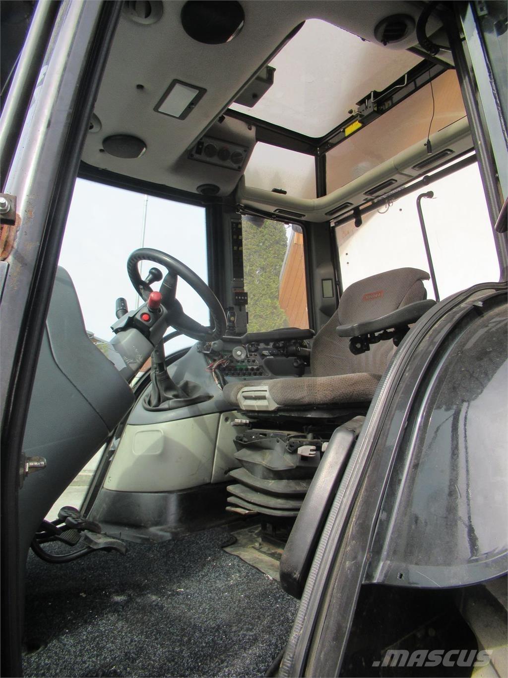 Valtra XM 130 Tractors