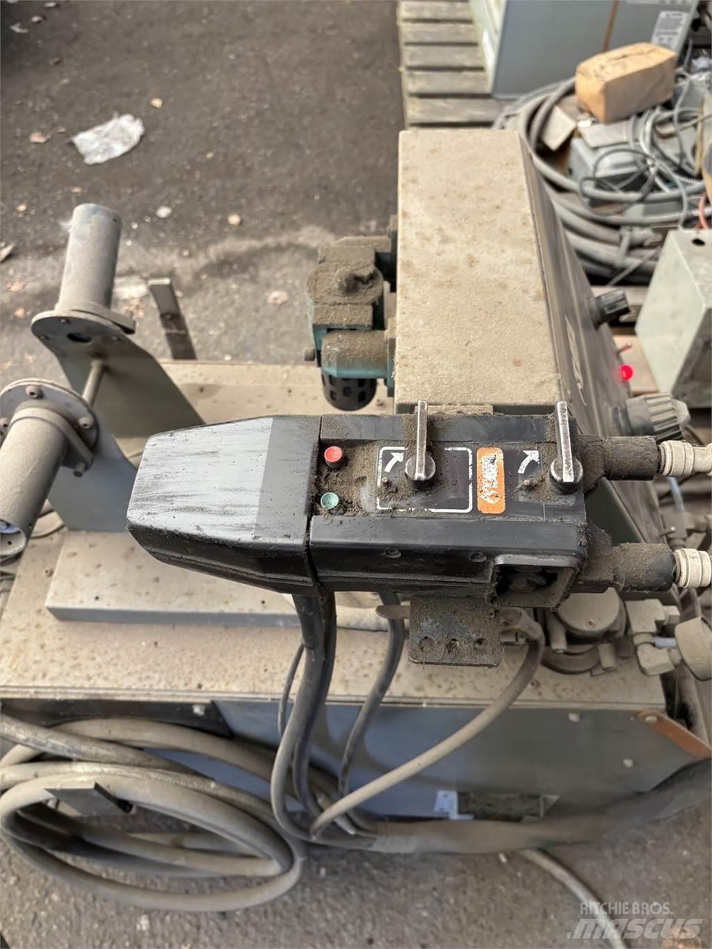  TAFA-PRAXAIR 8830 Welding machines