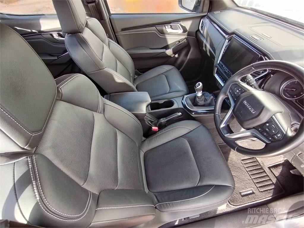 Isuzu V-Cross Construction - Others