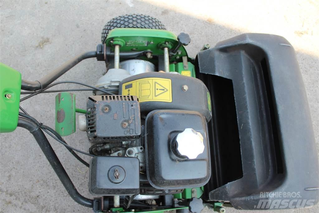 John Deere 220B Walk-behind mowers