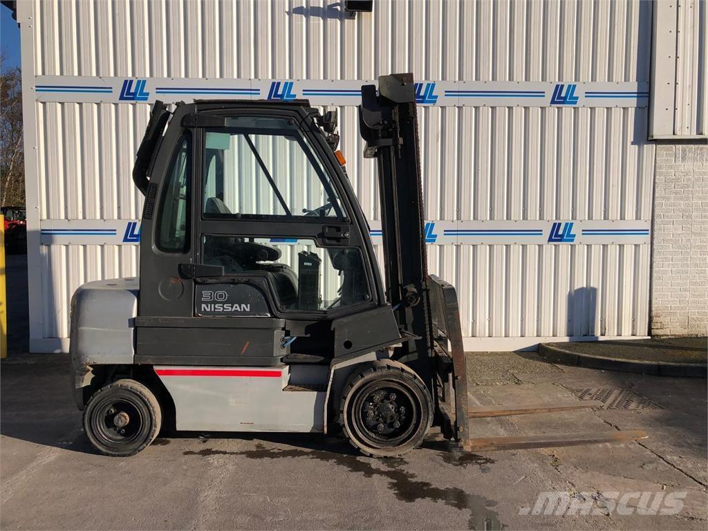 Nissan 30 Forklift trucks - others