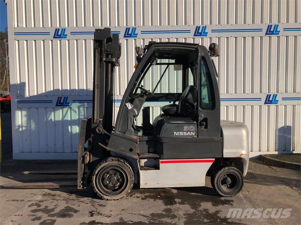 Nissan 30 Forklift trucks - others