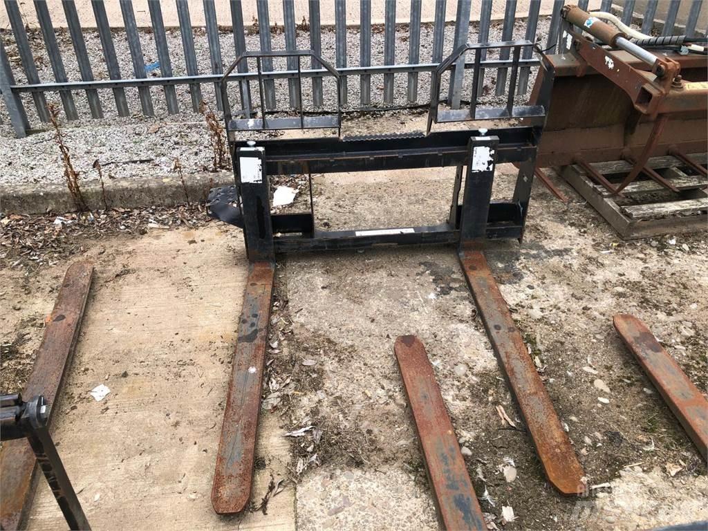  Pallet Forks Skid steer loaders