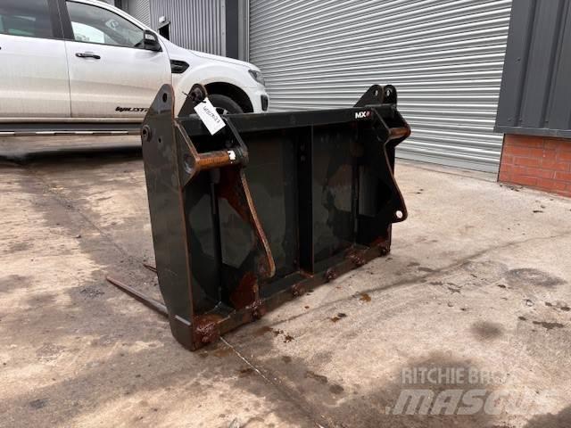 Quicke Muck Grab Silo unloading equipment