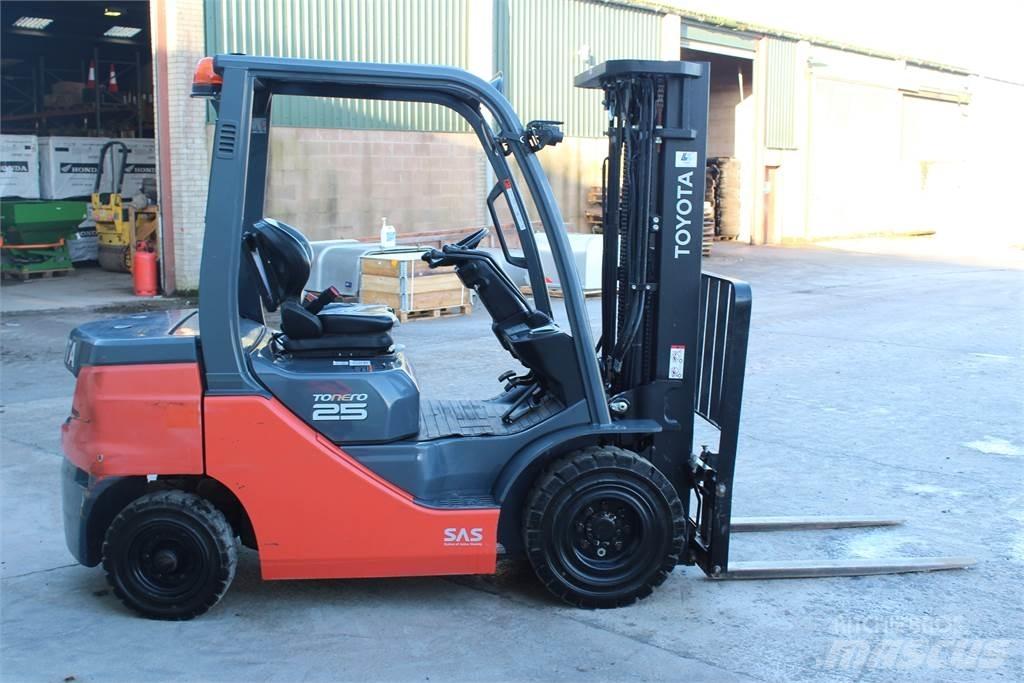 Toyota Tonero 2.5T Construction - Others