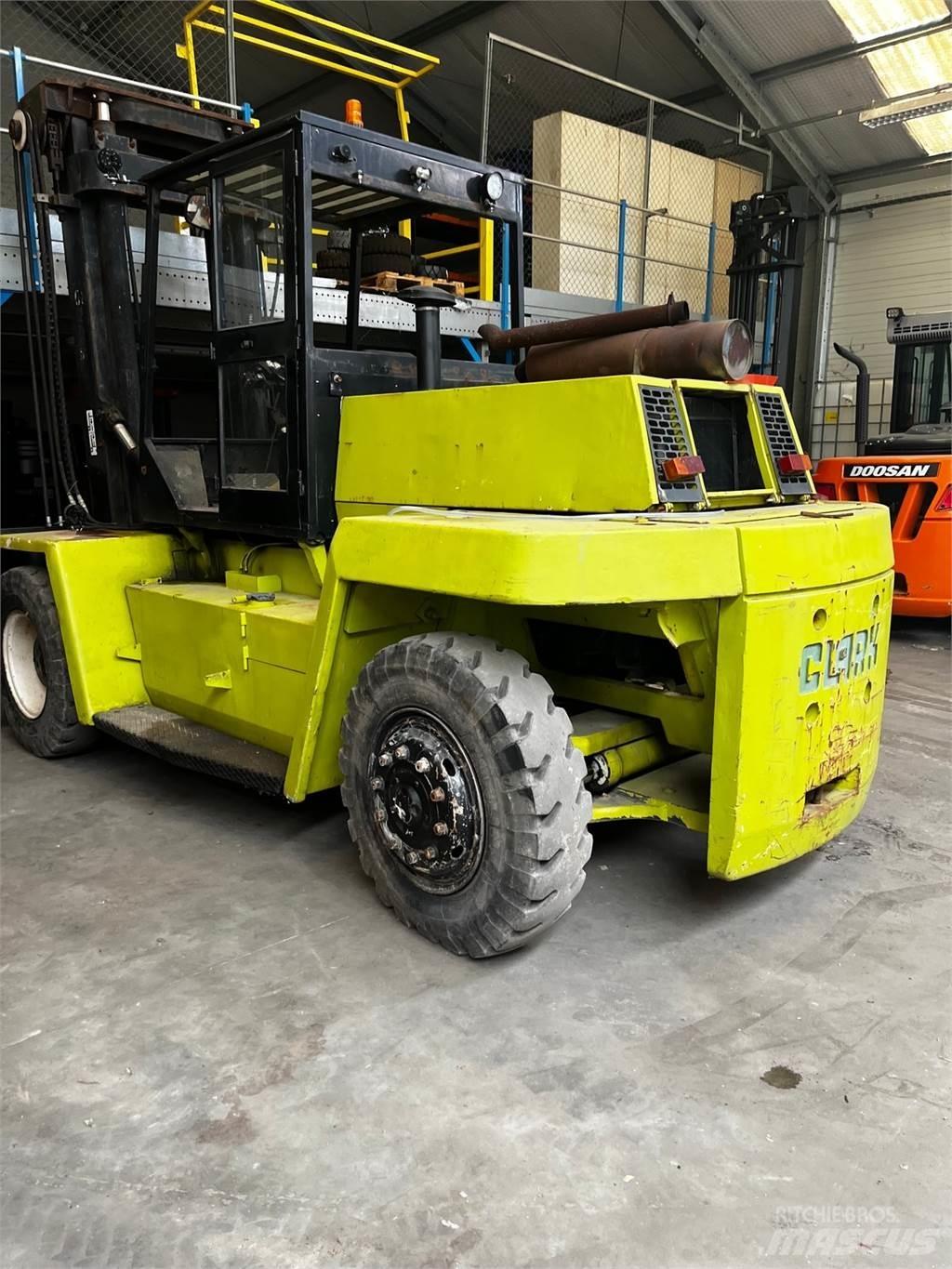 Clark DPL100 Diesel trucks