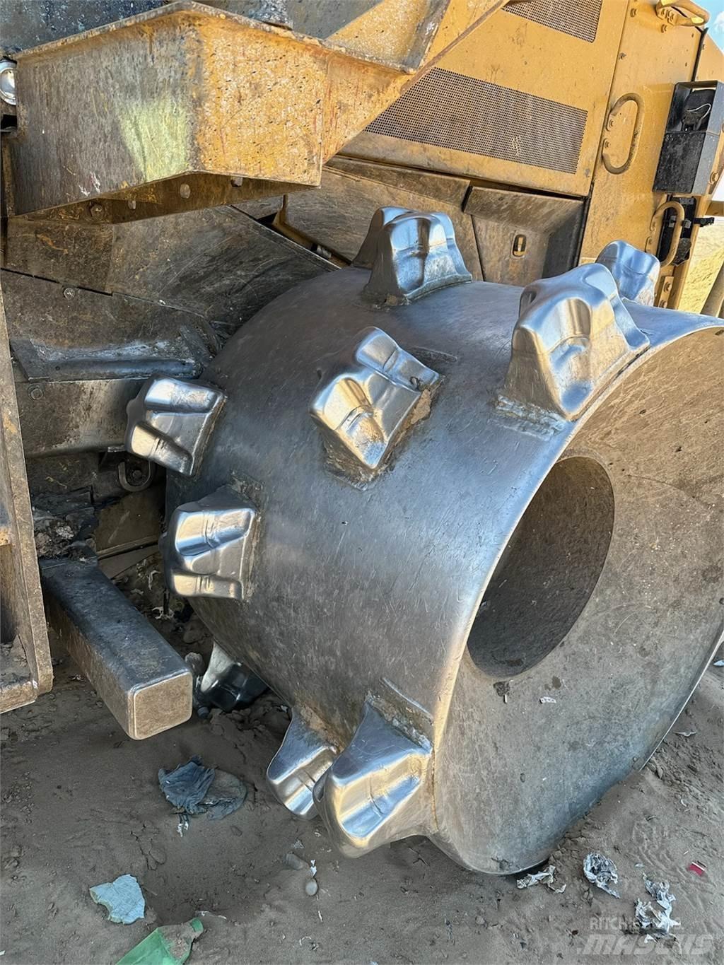 CAT 816F II Construction - Others