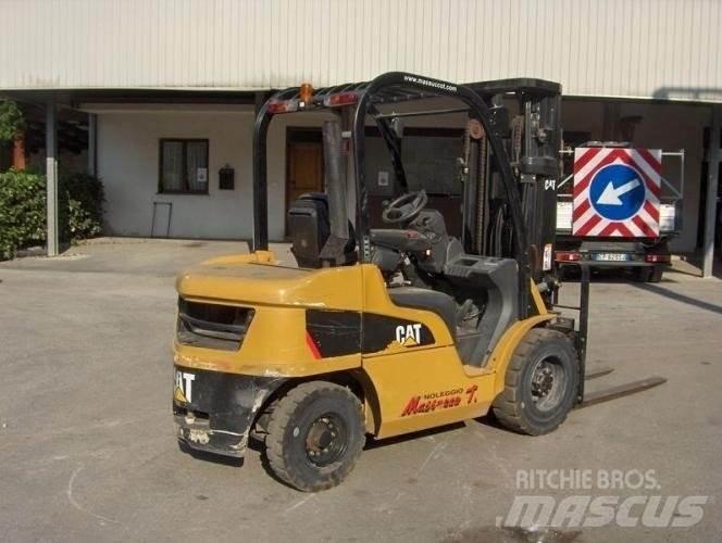 CAT DP30N Diesel trucks