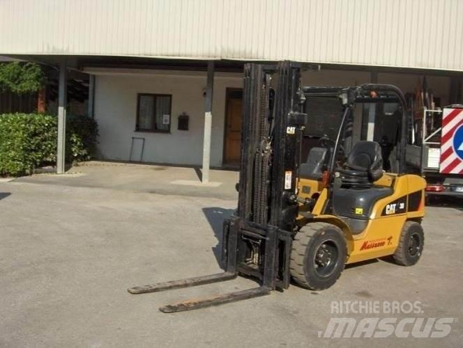 CAT DP30N Diesel trucks