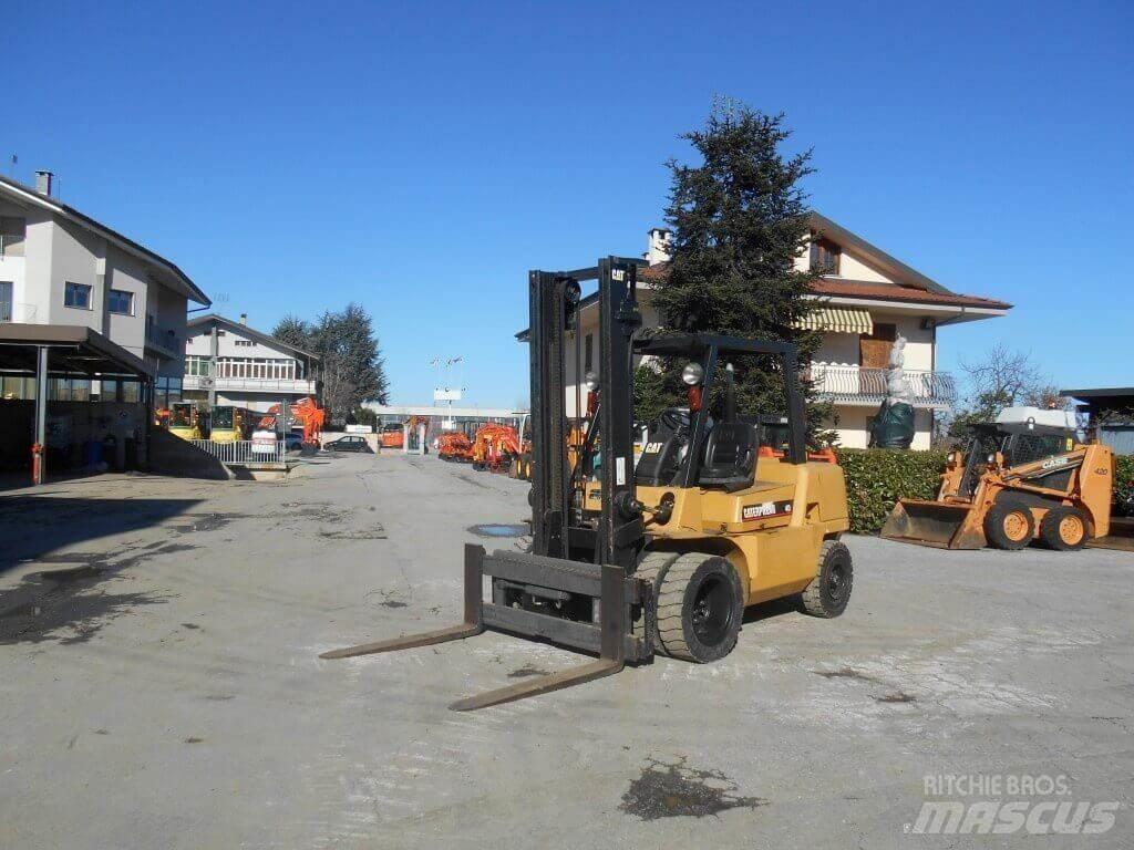 CAT DP40KL Diesel trucks