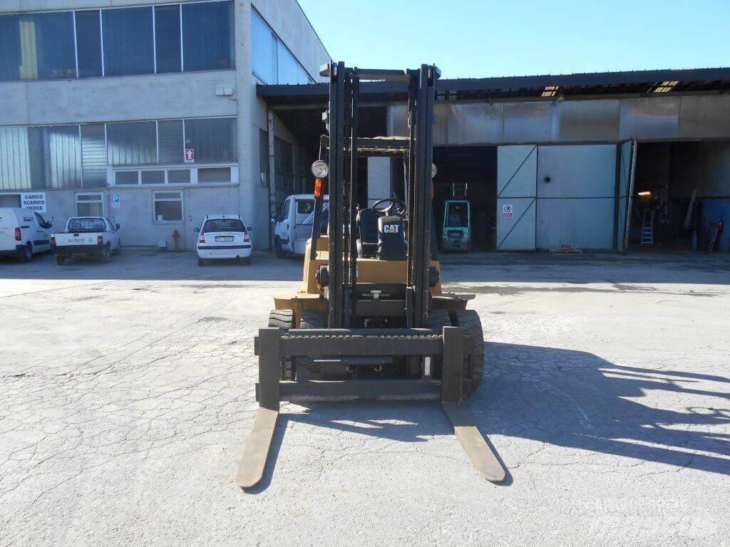 CAT DP40KL Diesel trucks