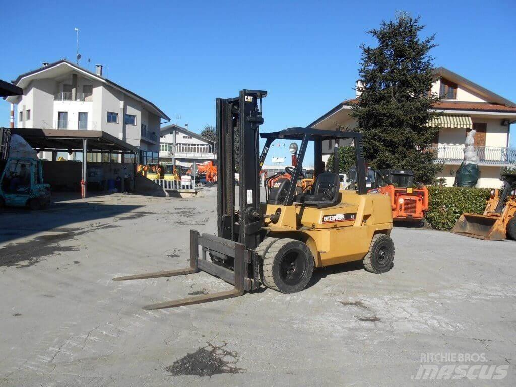 CAT DP40KL Diesel trucks