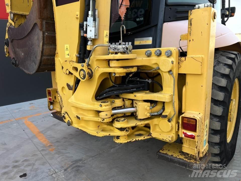 Komatsu WB93S-5E0 Backhoe loaders