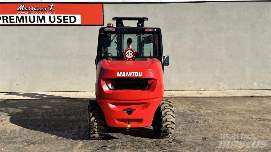 Manitou MC 30.4 4X4 Rough terrain trucks