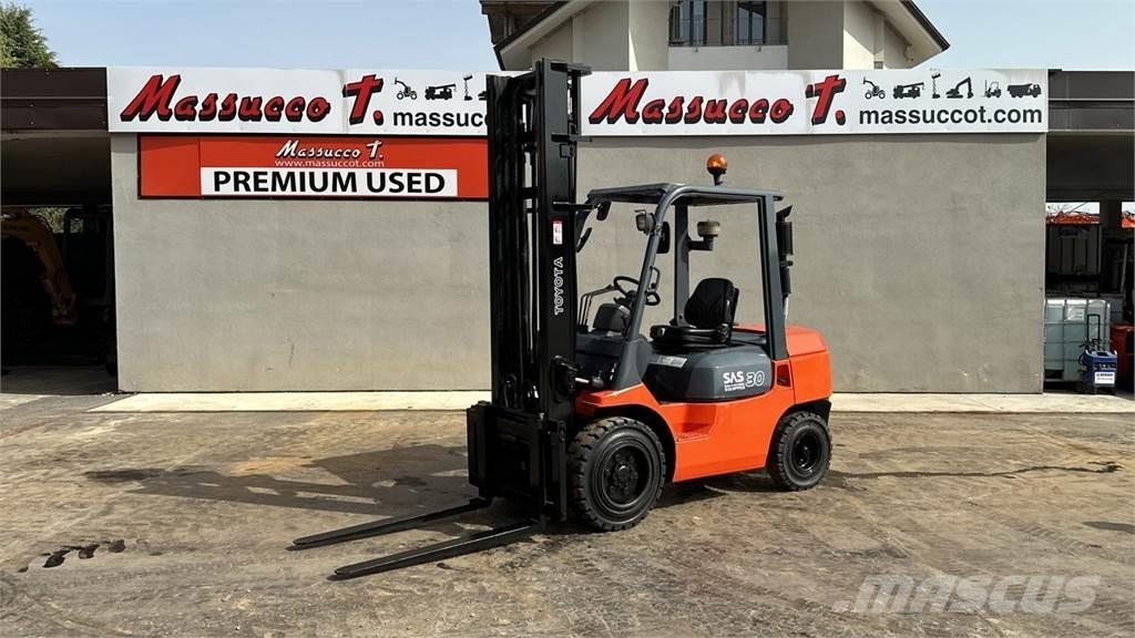 Toyota 02-7FD30 Diesel trucks