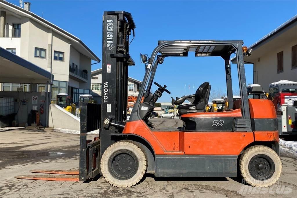Toyota 7FBMF50 Electric forklift trucks