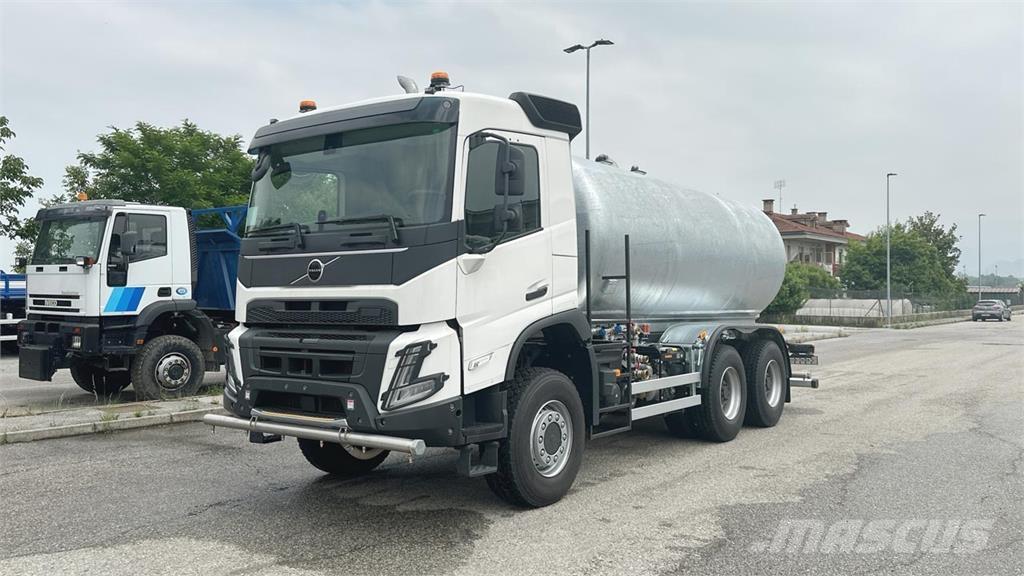 Volvo FMX 460 6x6 Tanker trucks