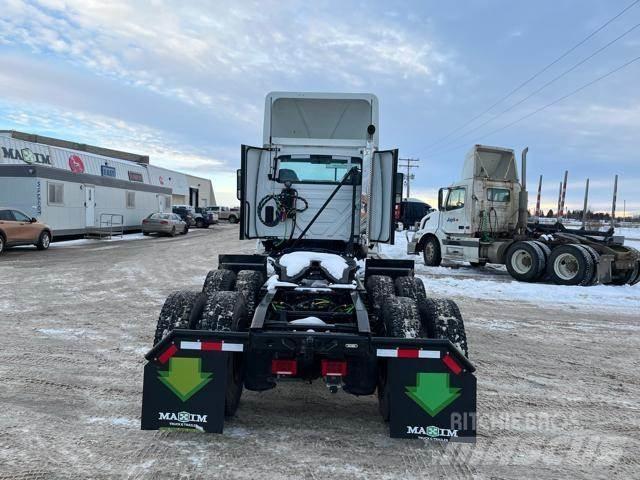 International LT Tractor Units
