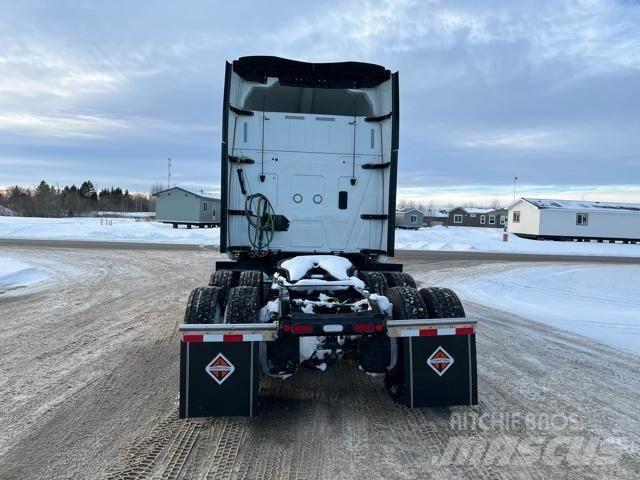 International LT Tractor Units