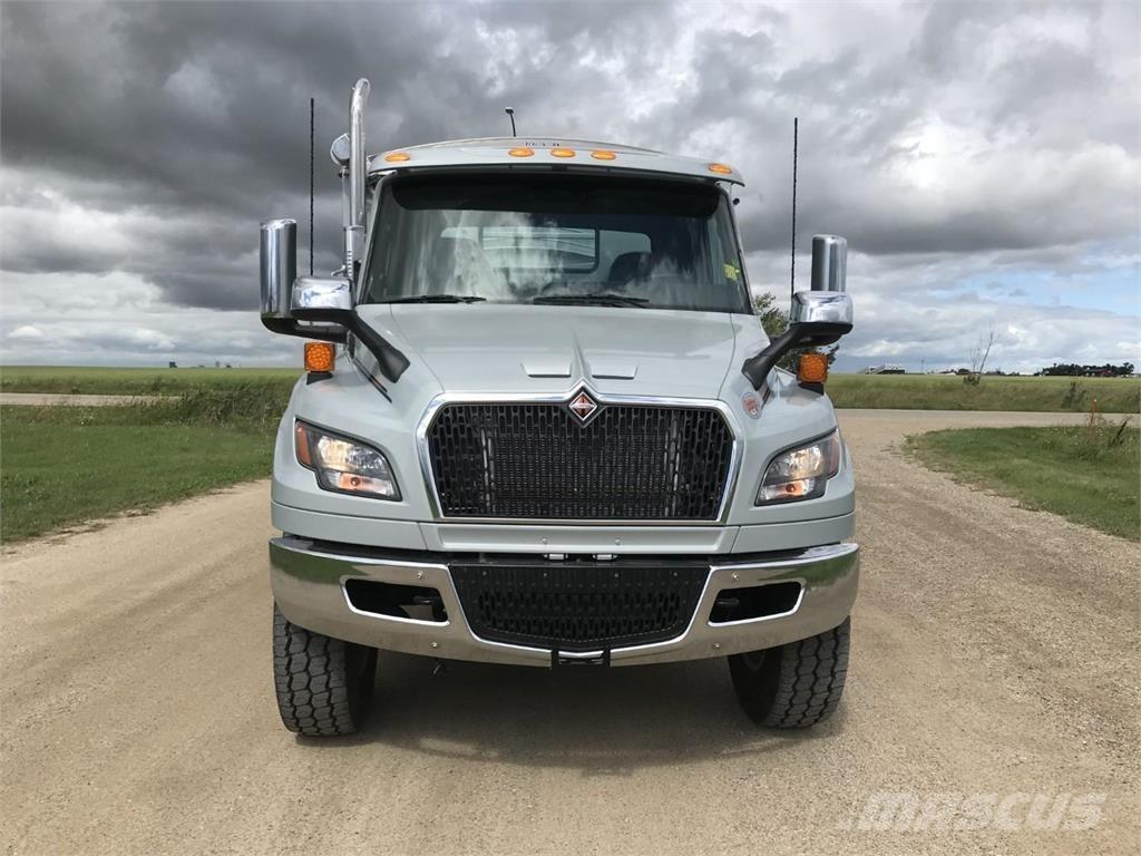 International MV Farm / grain trucks