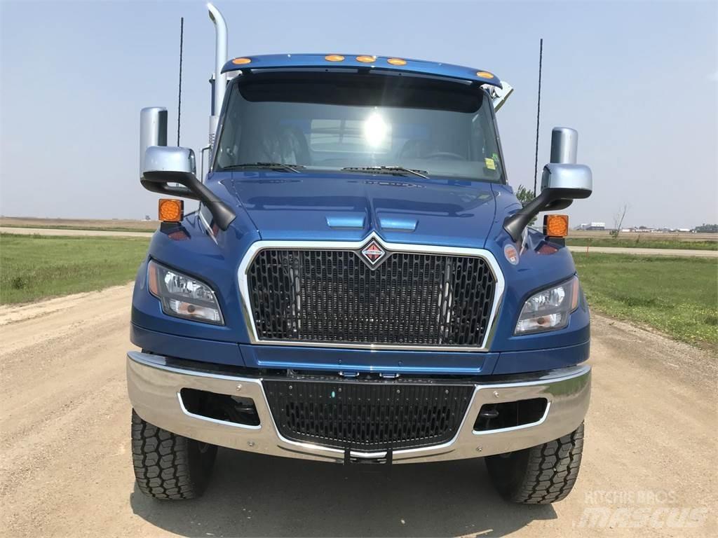 International MV Farm / grain trucks
