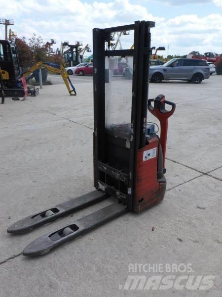 Fenwick L10 Pedestrian stacker