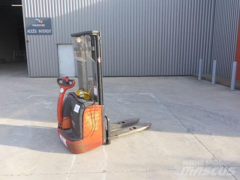 Fenwick L10 Pedestrian stacker