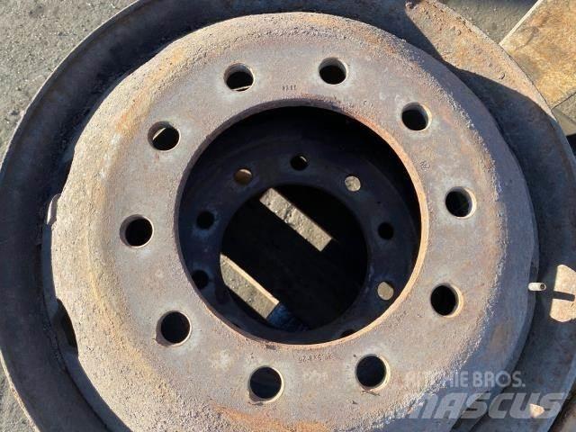 Volvo B10M Tyres, wheels and rims
