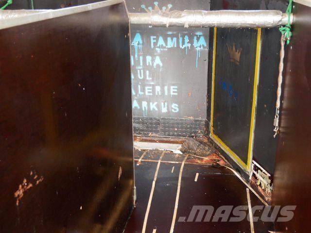  2 Pferde Animal transport trailers