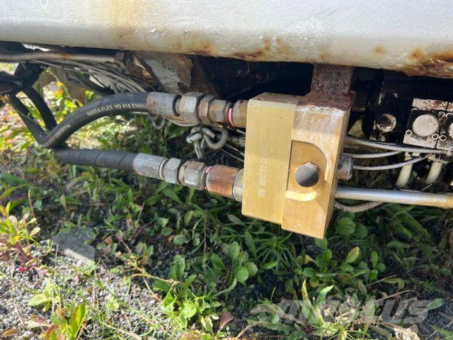  ANDERE Hook lift trucks