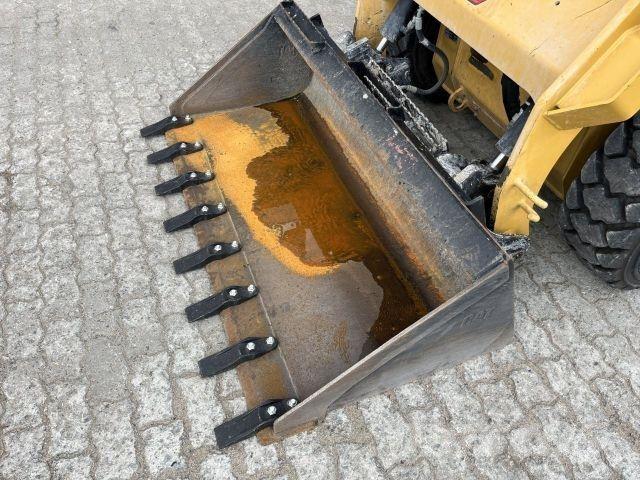CAT 242D3 Construction - Others
