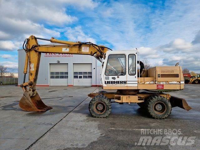 Liebherr A912 Wheeled excavators