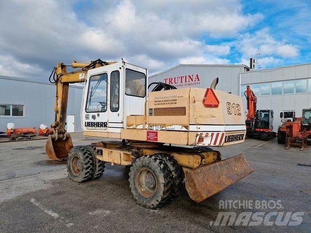 Liebherr A912 Wheeled excavators