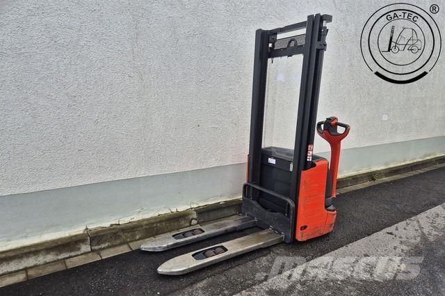 Linde L12 High lift order picker