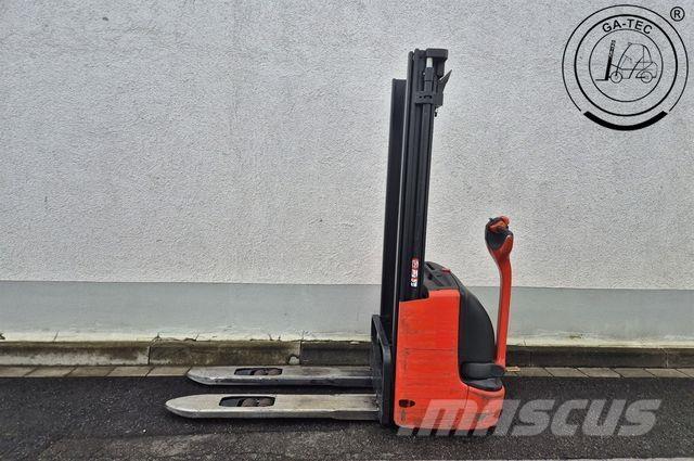 Linde L12 High lift order picker