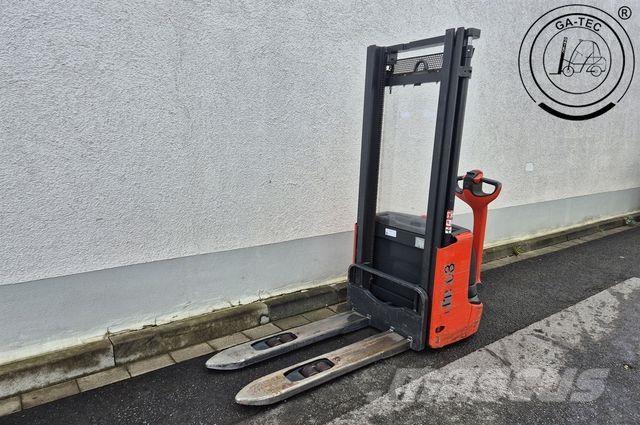 Linde L12 High lift order picker