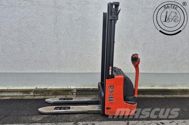 Linde L12 High lift order picker
