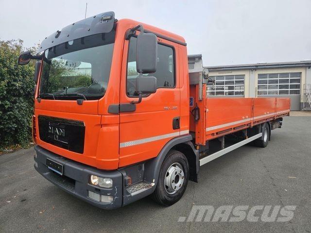 MAN 12.220 Flatbed / Dropside trucks