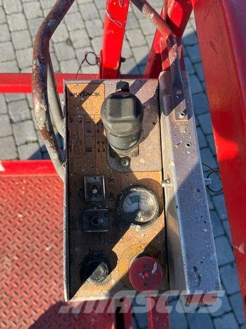 SkyJack SJ4626 Articulated boom lifts