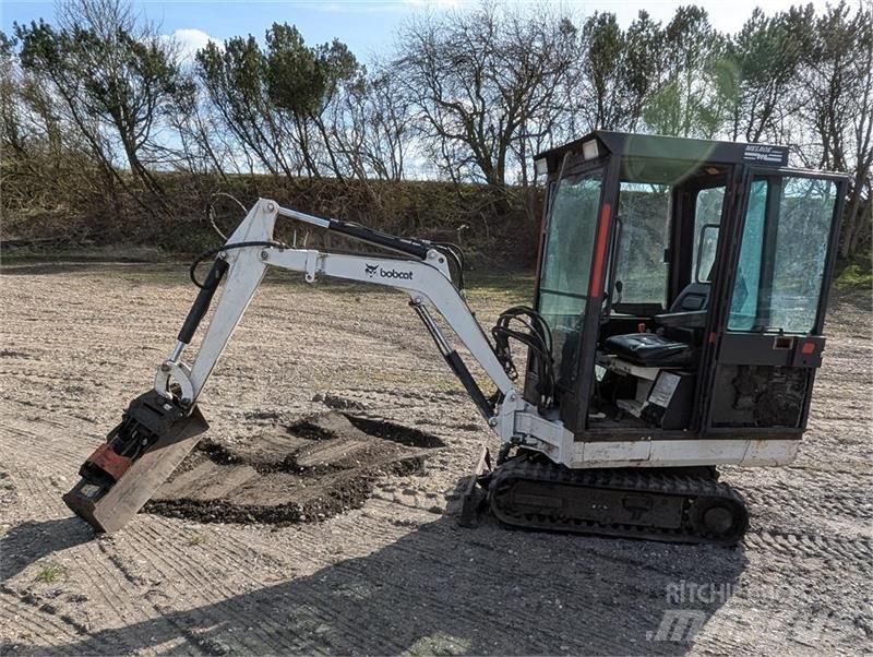 Bobcat X220 Mini excavators < 7t (Mini diggers)